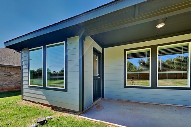 Building Photo - 11724 SW 29th Ter