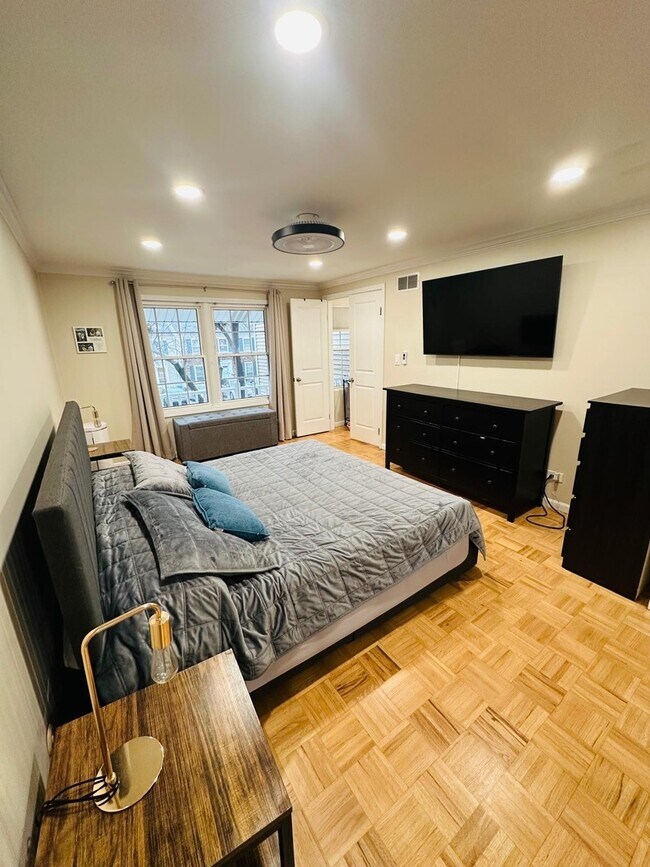 Building Photo - 2062 Danbury Pl