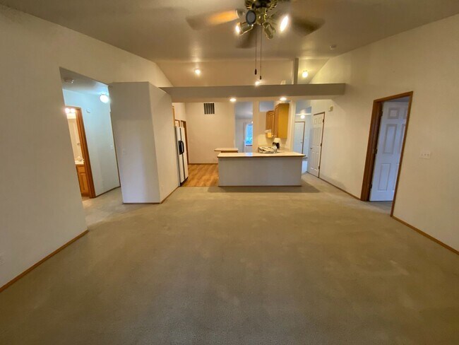 Building Photo - 8807 W Bonnie Ave