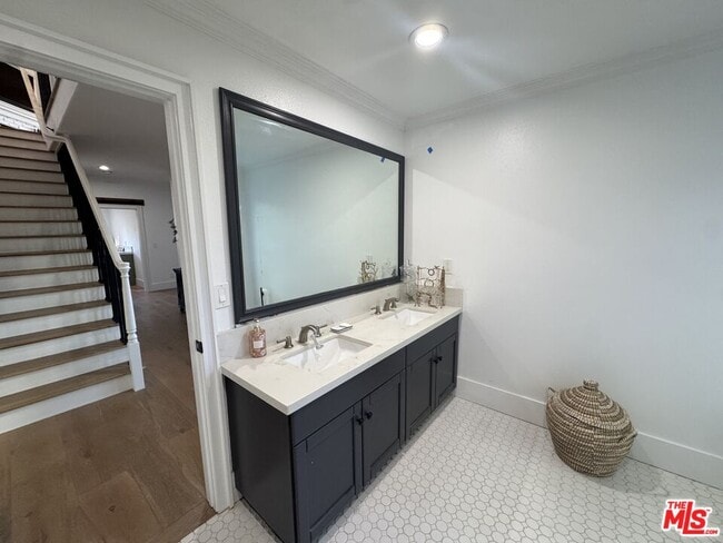 Building Photo - 456 S McKnight Rd