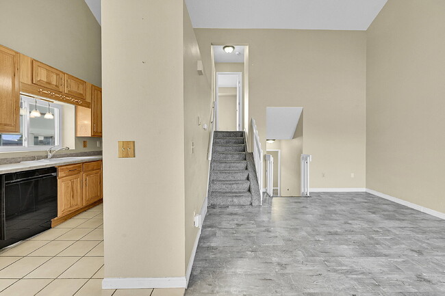 Building Photo - $1,895.00 with $300 OFF First Month's Rent, 2 Bedrooms, 1.5 Bathroom, Single Family Home in Color...