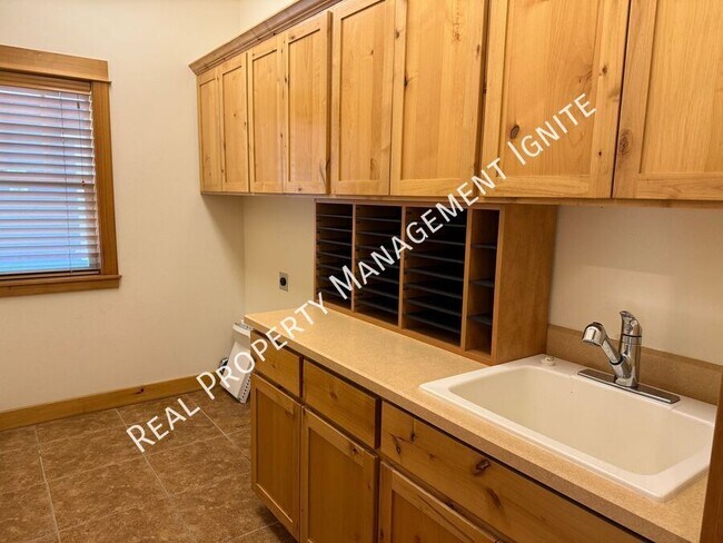 Building Photo - 2479 NW Shields Dr