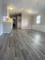 Building Photo - 39 1/2 Long St