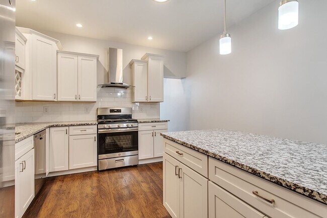 Building Photo - Beautiful 4 Bed 3 Bath Home in Lawrenceville!