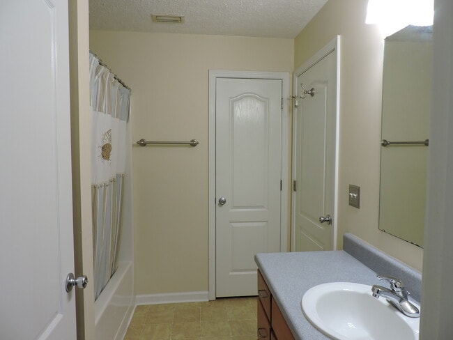 Building Photo - 121 Half Acre Ln
