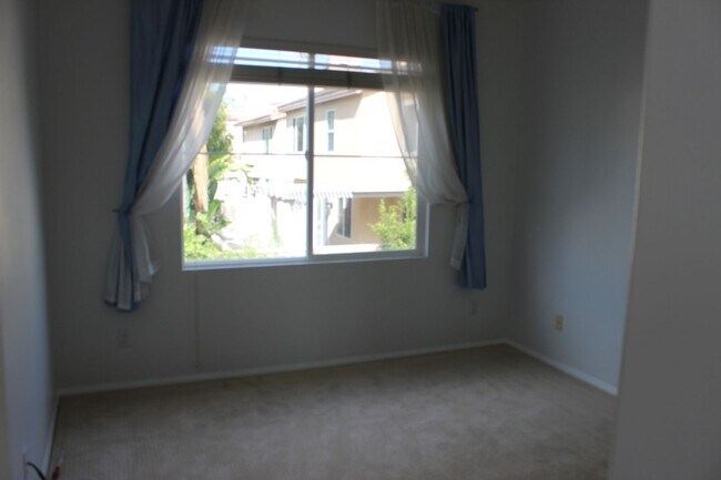 Building Photo - 39 Whispering Pine