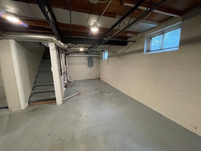 Building Photo - 2132 S 48th Ave