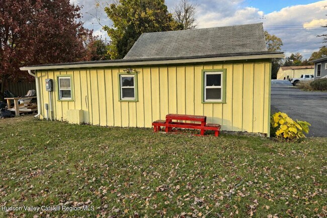 Building Photo - 7217 Albany Post Rd