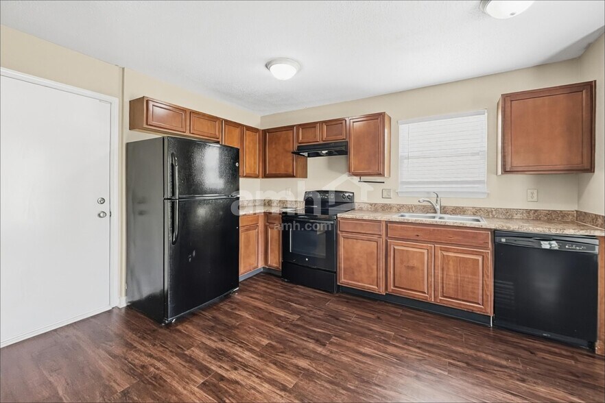 Building Photo - 15080 Fawn Hollow Ln
