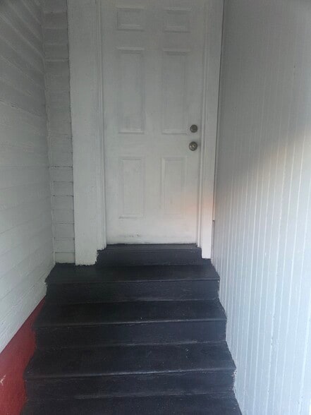 Building Photo - 60 Vinton St