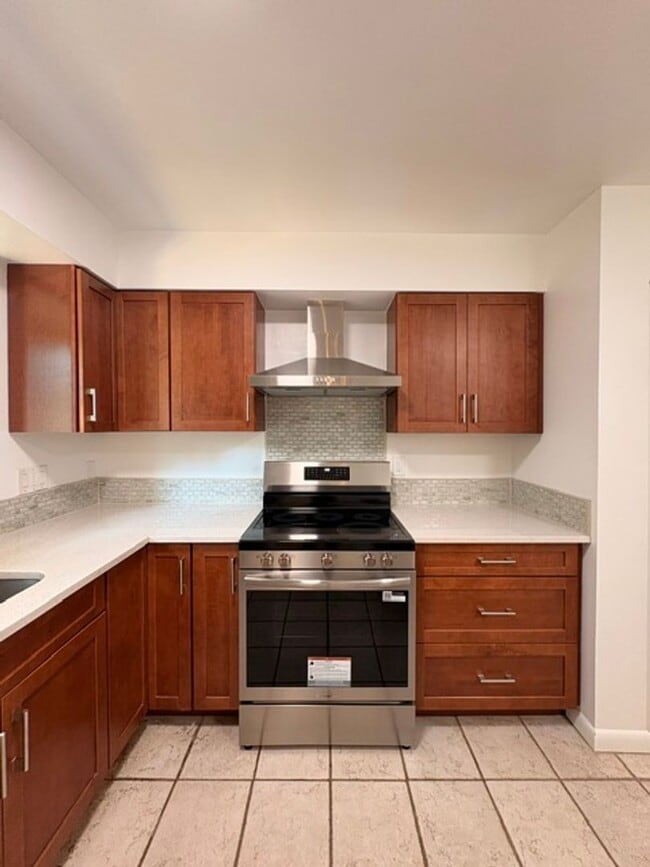 Building Photo - 2071 Golf Course Dr