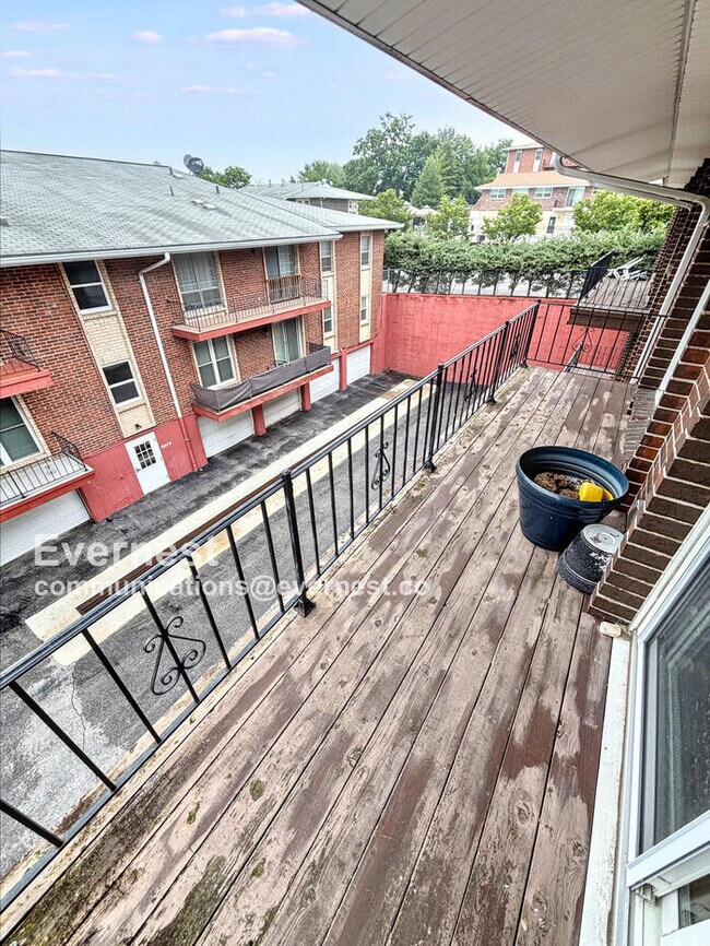Building Photo - 10368 Forest Brook Ln