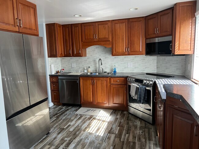 Building Photo - 305 Dolores Cir