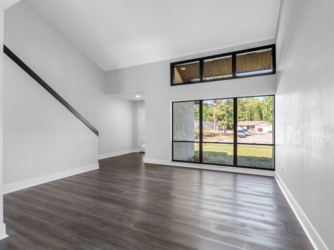 Building Photo - 15307 Summerwind Dr