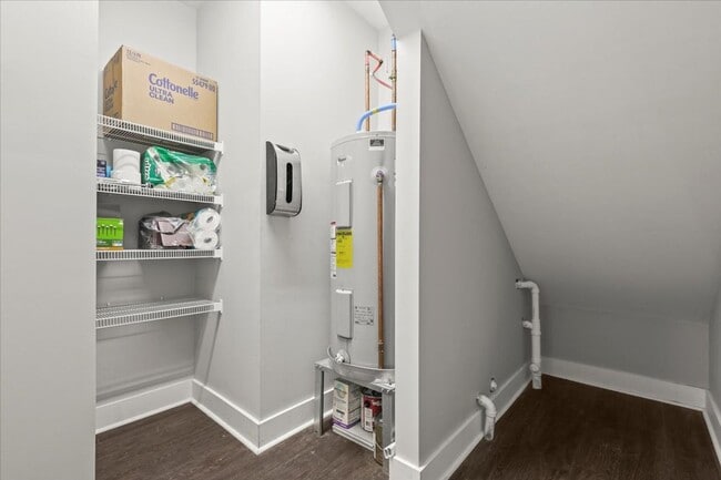 Building Photo - Your New Home! 3 Beds, 2.5 Baths, Hardwood Throughout, Fenced Back Yard, 3 Patios, + Community Pool!