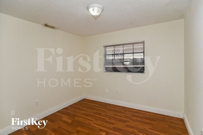 Building Photo - 2664 W 70th Pl