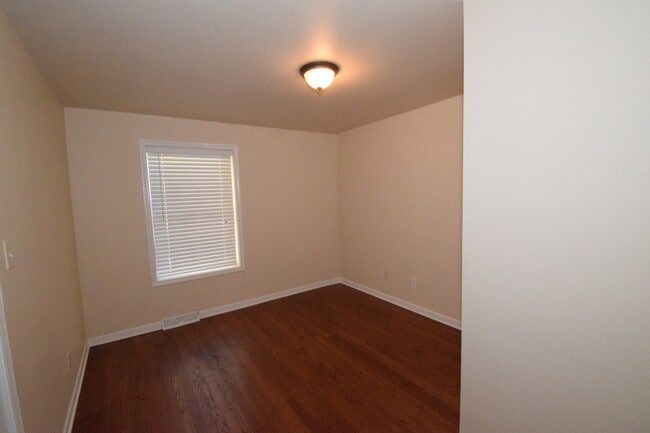 Building Photo - 477 W Spring St