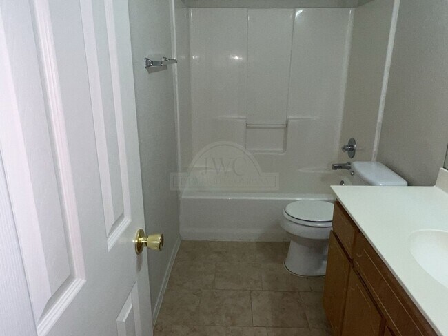Building Photo - 1505 Dugger Cir