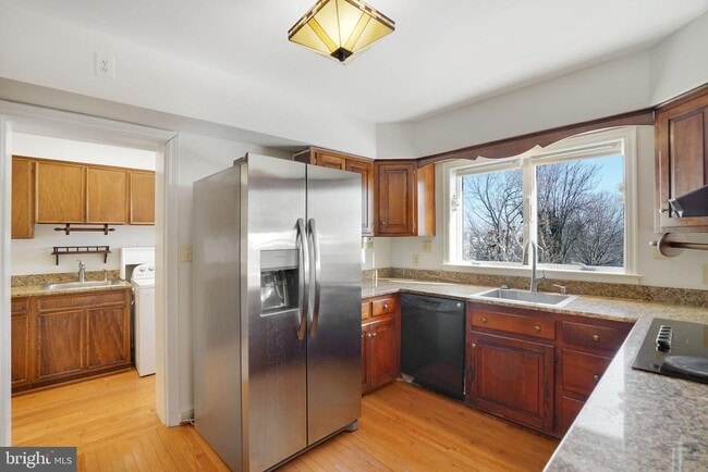 Building Photo - 513 Cathedral Dr