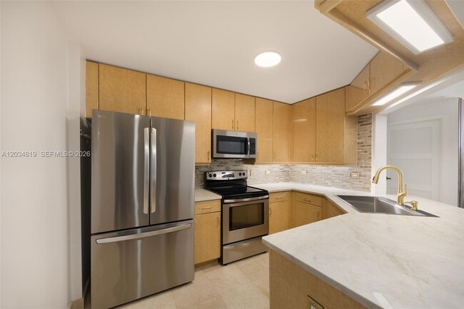 Building Photo - 801 Brickell Key Blvd