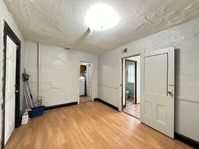 Building Photo - 1514 N Elston Ave