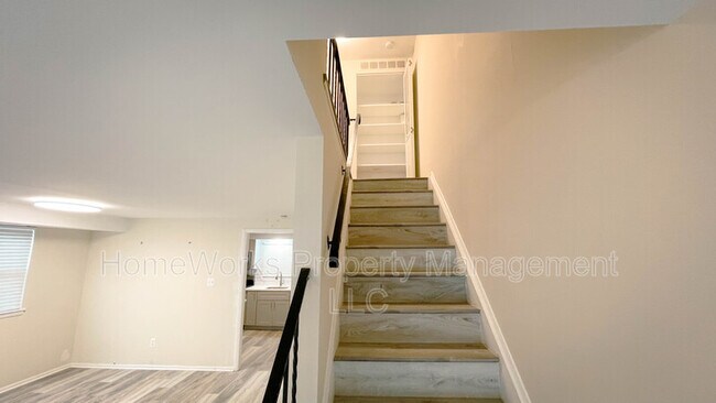 Building Photo - 5642 Chelwynd Rd