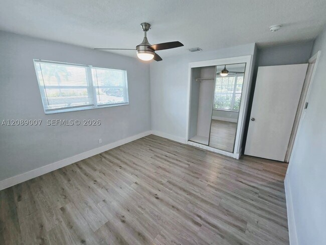 Building Photo - 2500 NE 19th Ave