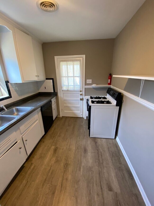 Building Photo - 3910 Cary Street Rd