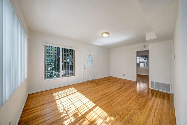 Building Photo - 654 Patterson-