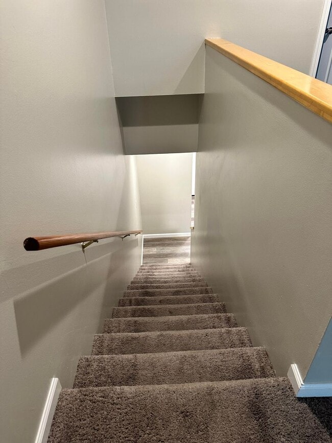 Building Photo - PRICE REDUCED! 3 bedroom, 2.5 bath Townhouse: Cedar Grove Townhomes!