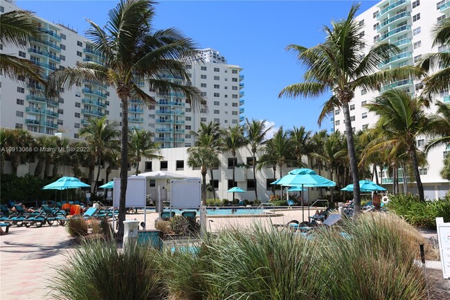 Building Photo - 3901 S Ocean Dr