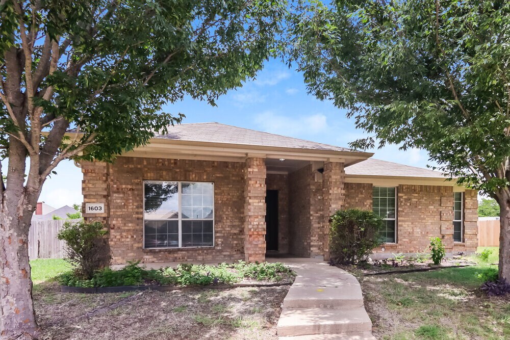 Building Photo - 1603 Venus Dr E