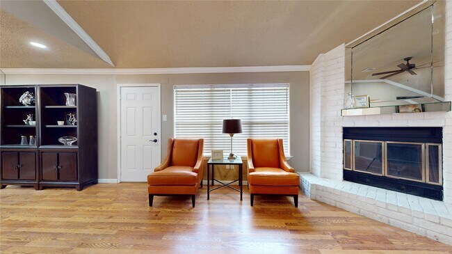 Building Photo - 1022 Manorglen Dr