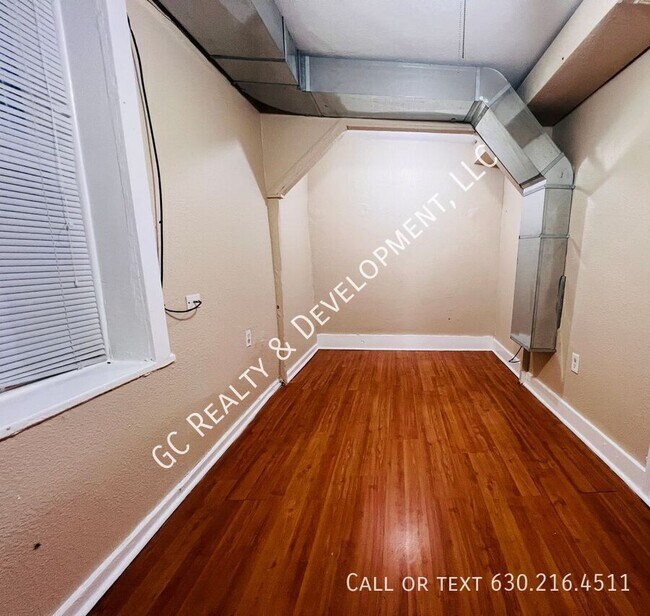 Building Photo - 1752 N Drake Ave
