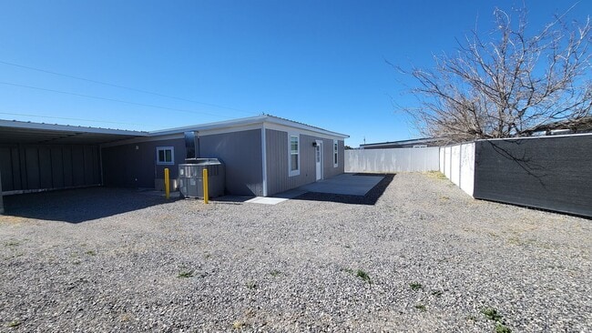 Building Photo - 1611 E Gamebird Rd