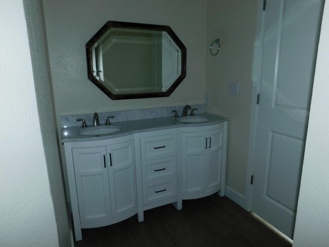 Building Photo - 113 G St