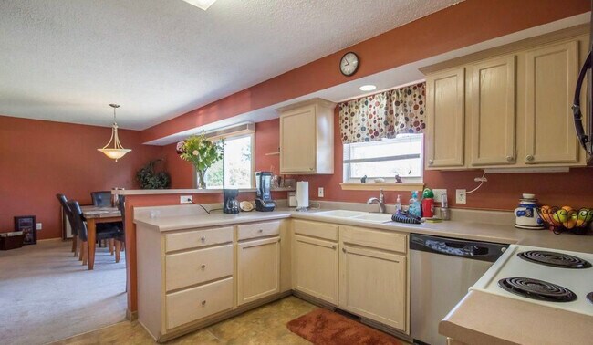 Building Photo - 101 Pine Ridge Plz