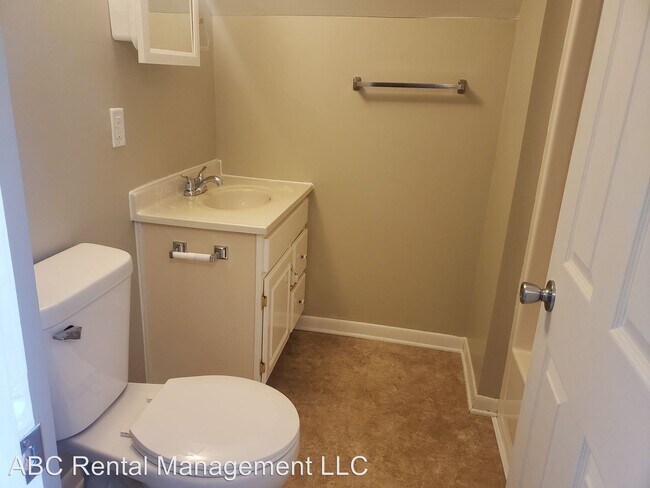 Building Photo - 321 6th Ave