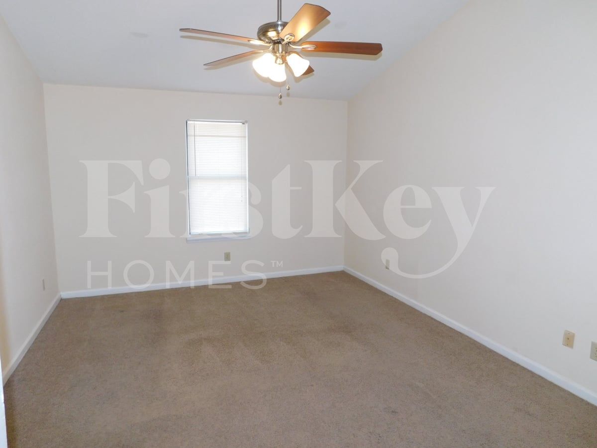 Building Photo - 3931 Springleaf Dr