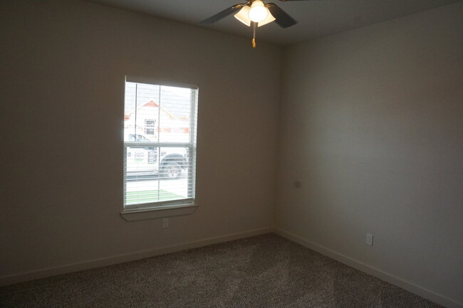 Building Photo - Townhome Located South Of Town Near Cooper...