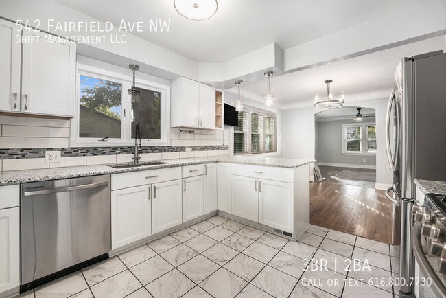 Building Photo - 542 Fairfield Ave NW