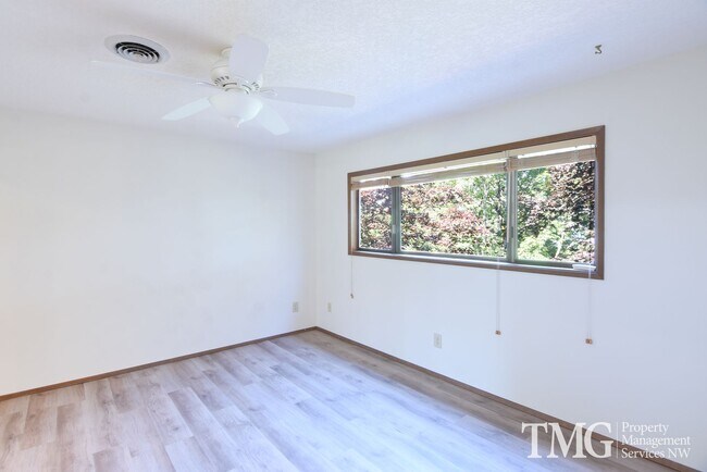 Building Photo - 4075 Jefferson Pkwy