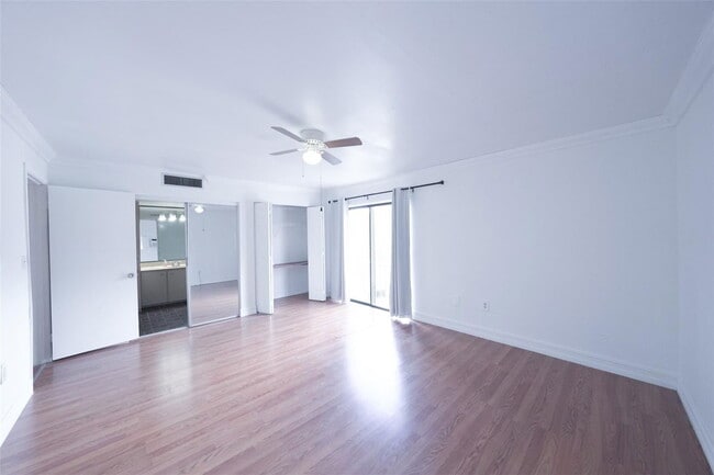 Building Photo - 7327 Pepper Pike Dr