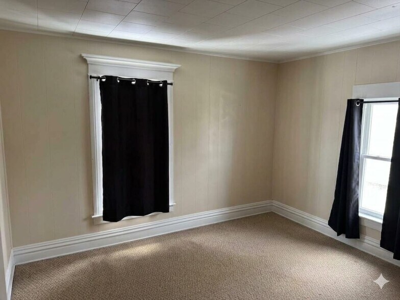 Building Photo - 901 W Main St