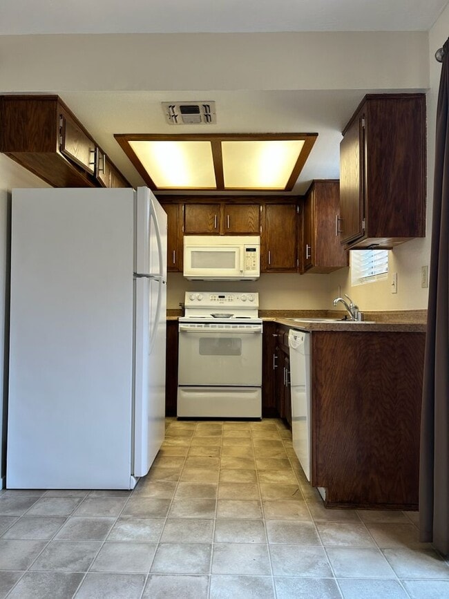 Building Photo - 1017 W Perdew Ave