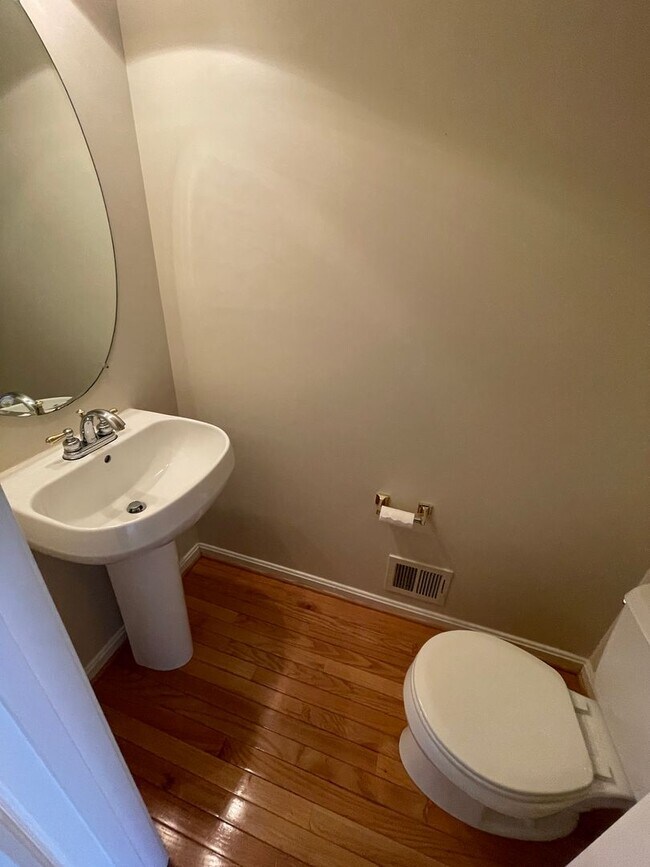 Building Photo - Luxurious And Spacious 3 Bed 2 Bath Brick Townhouse In Tysons Station