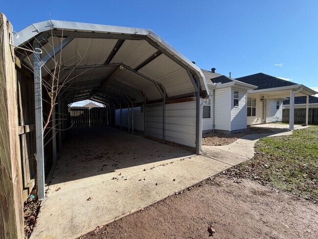 Building Photo - ***501 Bonanza Street***