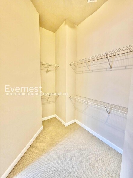 Building Photo - 711 Cosmopolitan Dr NE