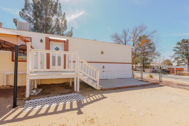 Building Photo - 4212 N Charles St