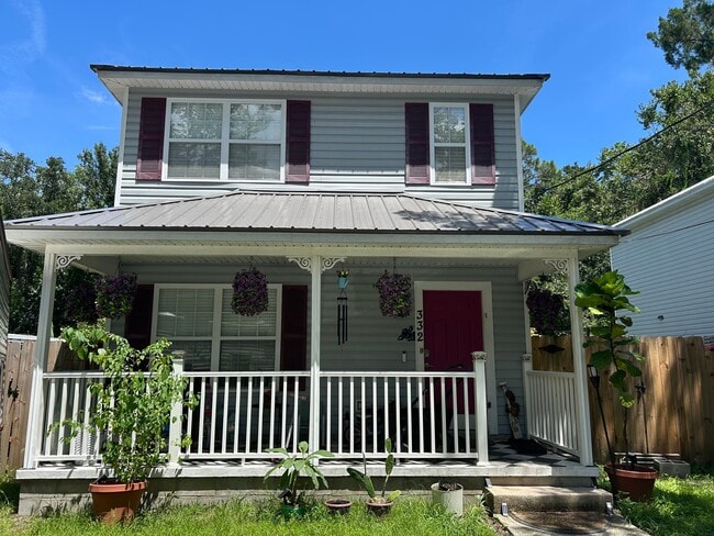 Building Photo - 332 St George Ave